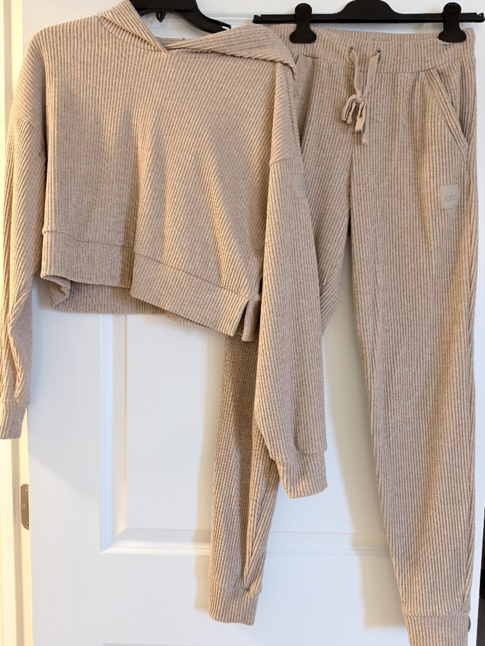 Alo Yoga Muse Ribbed Cropped Hoodie & Jogger Set XS Taupe